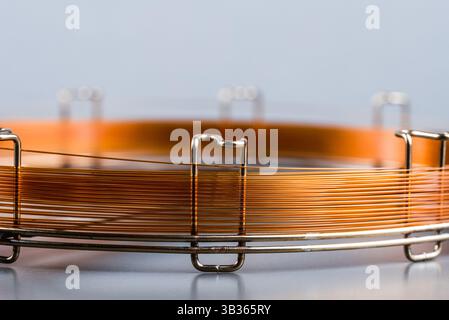 Colonna capillare. Apparecchiature a colonna per gascromatografia. Foto Stock