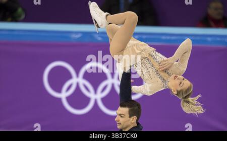 9 febbraio 2018 - Gangneung, Corea del Sud - Alexa Knierim Scimeca e Chris Knierim degli Stati Uniti in azione durante il Team Event Pair Skating Short Program alle Olimpiadi invernali di Pyeongchang 2018. (Immagine di credito: © Daniel A. Anderson via ZUMA Wire) Foto Stock