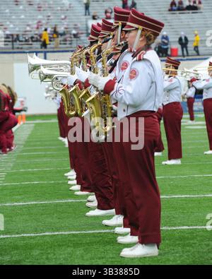 27 dicembre 2017; Shreveport, LOUISIANA, USA; la FSU marching band, durante la cerimonia di apertura della partita FSU vs USM NCAA D1. I Florida State Seminoles sconfissero le Southern Miss Golden Eagles, 42-13, nell'Independence Bowl di Walk On. Kevin Langley/CSM(immagine di credito: &Copy; Kevin Lanlgey/CSM tramite cavo ZUMA) Foto Stock