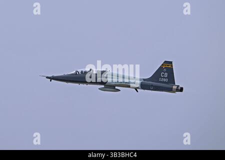 Wings Over West Texas 4-18-2025 Dyess AFB, Texas USA USAF Northrop T-38C 64-13280 partenza dal Wings Over West Texas Air Show presso Dyess AFB Foto Stock