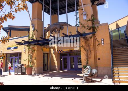 Irvine, California, Stati Uniti - 08-09-2019: Una vista dell'ingresso alla caffetteria Student Center dell'UCI. Foto Stock
