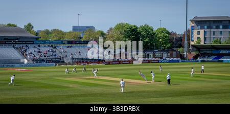 Il County Ground, Derby, con Middlesex in battuta il terzo giorno di un match per il County Championship tra Derbyshire e Middlesex Foto Stock