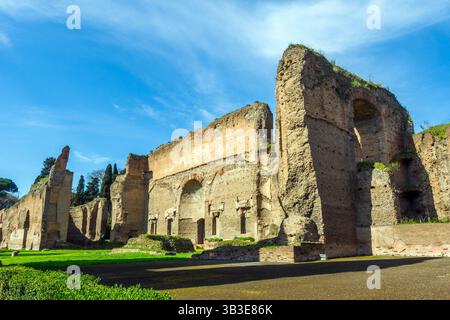 Sale riunioni e bagni nella parte perimetrale delle terme di Caracalla - Roma, Italia Foto Stock