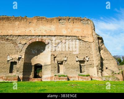 Sale riunioni e bagni nella parte perimetrale delle terme di Caracalla - Roma, Italia Foto Stock