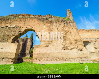 Sale riunioni e bagni nella parte perimetrale delle terme di Caracalla - Roma, Italia Foto Stock