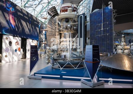KALUGA, RUSSIA - 14 LUGLIO 2024: Stazione automatica interplanetaria "Mars-3" nel Museo di Stato di storia della Cosmonautica Foto Stock