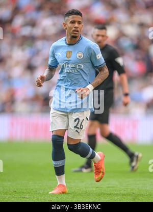 Londra, Regno Unito. 27 aprile 2025. Nottingham Forest contro Manchester City - semifinale di fa Cup - Stadio di Wembley. Savinho di Manchester City in azione. Crediti immagine: Mark Pain/Alamy Live News Foto Stock