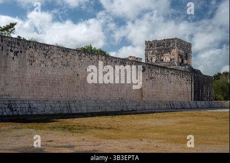 Il grande campo da ballo di Chichen Itza, Messico Foto Stock