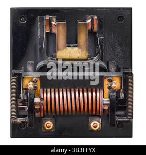 Antico interruttore elettrico ad alta tensione di fabbrica isolato su sfondo bianco Foto Stock