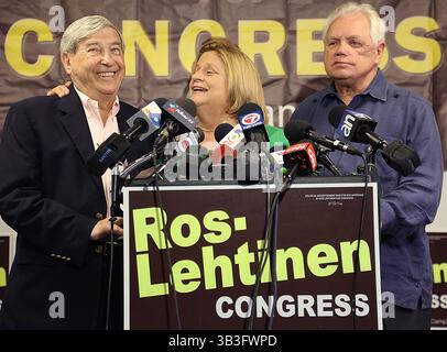 1° maggio 2017 - Miami, Florida, Stati Uniti - Rep. USA Ileana Ros-Lehtinen, centro, lunedì 1° maggio 2017 a Miami. (Immagine di credito: © Carl Juste/TNS via ZUMA Wire) Foto Stock
