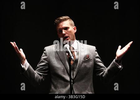19 ottobre 2017 - Gainesville, FL, USA - il nazionalista bianco Richard Spencer tiene una conferenza stampa prima di tenere un discorso all'Università della Florida a Gainesville, Flag., giovedì 19 ottobre 2017. (Immagine di credito: © Ricardo Ramirez-Buxeda/TNS via ZUMA Wire) Foto Stock