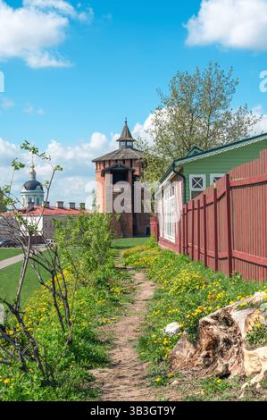 Kolomna, torre granovitaya. Frammento di antiche mura della fortezza e della Torre Granovitaya. Cremlino Kolomna. Foto Stock
