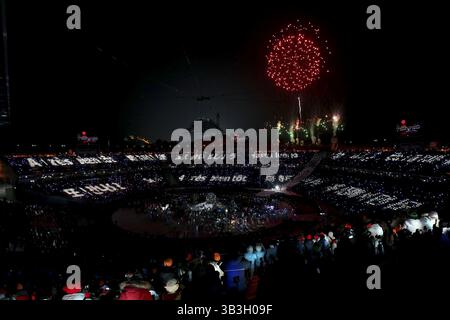 25 febbraio 2018 - Pyeongchang, GANGWON, COREA DEL SUD - 25 febbraio 2018-Pyeongchang, Corea del Sud-gli atleti entrano nello Stadio Olimpico di Pyeongchang durante la cerimonia di chiusura delle Olimpiadi invernali in Corea del Sud. (Immagine di credito: © GMC via cavo ZUMA) Foto Stock