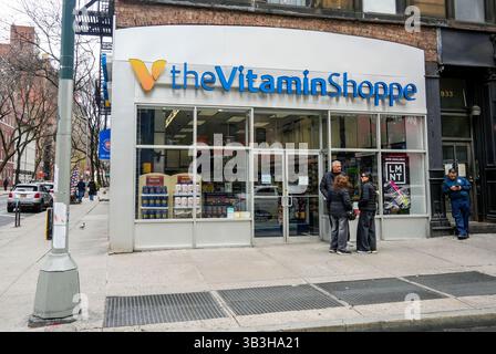 Un ramo della catena Vitamin Shoppe a New York domenica 13 aprile 2025. (© Richard B. Levine) Foto Stock
