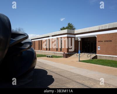 Florissant Valley Community College, sede: Ferguson, Missouri, architetto: Kenneth E. Wischmeyer Foto Stock