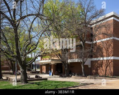 Florissant Valley Community College, sede: Ferguson, Missouri, architetto: Kenneth E. Wischmeyer Foto Stock