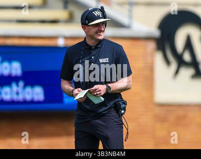 19 aprile 2025 - Jake Dickert, capo allenatore di football per Wake Forest durante la partita di calcio primaverile. Partita di football della NCAA Wake Forest Spring all'Allegacy Federal Credit Union Stadium, Winston-Salem, North Carolina. David Beach/CSM Foto Stock