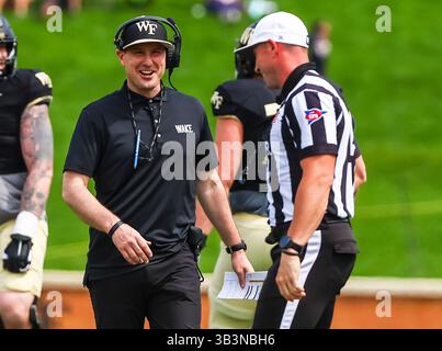 19 aprile 2025 - Jake Dickert, capo allenatore di football per Wake Forest durante la partita di calcio primaverile. Partita di football della NCAA Wake Forest Spring all'Allegacy Federal Credit Union Stadium, Winston-Salem, North Carolina. David Beach/CSM Foto Stock