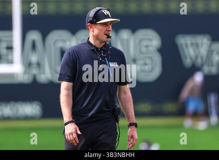 19 aprile 2025 - Jake Dickert, capo allenatore di football per Wake Forest durante la partita di calcio primaverile. Partita di football della NCAA Wake Forest Spring all'Allegacy Federal Credit Union Stadium, Winston-Salem, North Carolina. David Beach/CSM Foto Stock