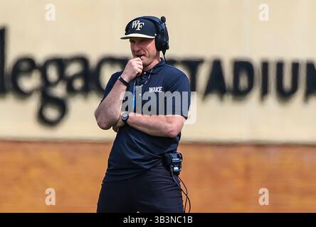 19 aprile 2025 - Jake Dickert, capo allenatore di football per Wake Forest durante la partita di calcio primaverile. Partita di football della NCAA Wake Forest Spring all'Allegacy Federal Credit Union Stadium, Winston-Salem, North Carolina. David Beach/CSM Foto Stock