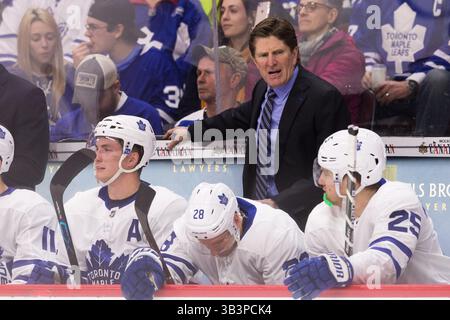 20 gennaio 2018: Mike Babcock, capo allenatore dei Toronto Maple Leafs, durante la partita NHL tra Toronto Maple Leafs e Ottawa Senators al Canadian Tire Centre di Ottawa, Canada. Toronto ha vinto la partita con un punteggio di 4-3. Daniel Lea/CSM (immagine di credito: &Copy; Daniel Lea/CSM tramite cavo ZUMA) Foto Stock