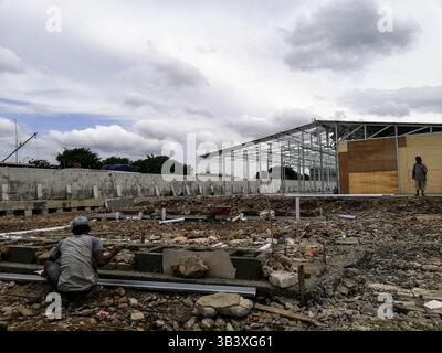 28 gennaio 2018 - Giacarta, Giacarta, Indonesia - Giacarta, Indonesia, 28 gennaio 2018 : dopo 100 giorni di Giacarta nuovo Governatore e vice : ANIES BASWEDAN e SANDIAGA uno che governano Giacarta, lo sviluppo di Giacarta che va indietro come caostico accadendo al mercato Tanah Abang lasciando che le persone vendano per strada, la situazione all'Aquarium Village che ancora non hanno soluzione, e la normalizzazione del fiume Ciliwung che ha abbandonato quando nell'era Ahok la normalizzazione sta andando bene. L'unico progresso è rappresentato dagli sviluppatori del nuovo mercato del pesce all'Aquarium Village. Anche se sono state prese molte decisioni controverse Foto Stock