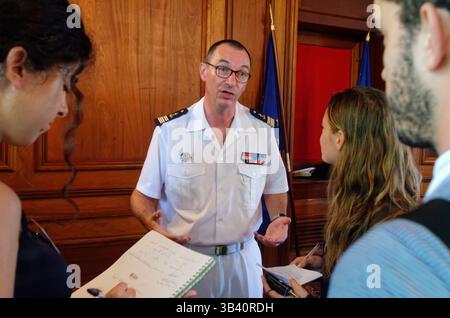 7 agosto 2015 - Saint-Denis, isola di riunione, Francia - su richiesta del Presidente della Repubblica e del primo Ministro, e per rispondere alle esigenze dell'indagine, si è deciso di dispiegare ulteriori mezzi aerei e marittimi per rilevare la possibile presenza di nuovi detriti al largo di la Reunion. Dominique Sorain, prefetto di riunione, ha tenuto una conferenza stampa oggi venerdì 7 agosto 2015 alle 15 nella prefettura di Saint-Denis, alla presenza di Jacques Luthaud, alto comandante delle forze armate della zona sud dell'Oceano Indiano (FAZSOI) per sostituto, comandante della zona meridionale del mare di â€‹â€‹il i Foto Stock