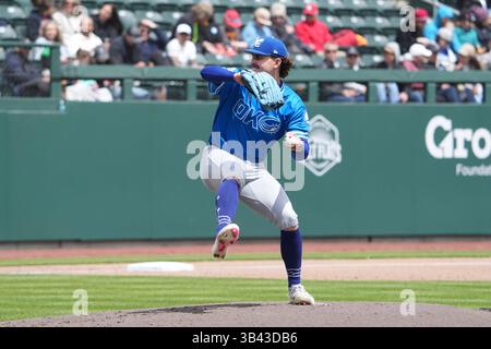 APRILE 27 2025: Il lanciatore di Oklahoma City Justin Wrobleski (4) lancia un pitch durante la partita con Oklahoma City Comets e Salt Lake Bees tenutasi allo Smiths Field di Salt Lake Ut. David Seelig/Cal Sport medi Foto Stock