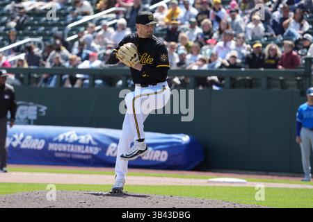 APRILE 27 2025: Il lanciatore di api di Salt Lake Luke Murphy (33) lancia un pitch durante la partita con Oklahoma City Comets e Salt Lake Bees tenutasi allo Smiths Field di Salt Lake Ut. David Seelig/Cal Sport medi Foto Stock