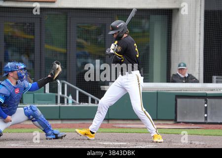 APRILE 27 2025: Il secondo base di Salt Lake City Chad Stevens (35) fa una passeggiata durante la partita con Oklahoma City Comets e Salt Lake Bees tenutasi allo Smiths Field di Salt Lake Ut. David Seelig/Cal Sport medi Foto Stock