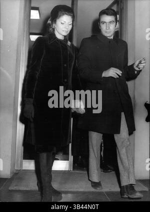 15 dicembre 2011 - il regista Franco Indovina, 43, che fu per molti anni amico della principessa Soraya, morì nell'incidente aereo vicino all'aeroporto di Palermo. Franco Indovina e la principessa Soraya. (Immagine di credito: © Keystone Pictures USA/ZUMAPRESS.com) Foto Stock