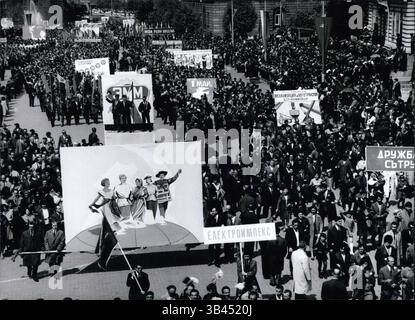 25 febbraio 2012 - giorno di maggio in Bulgaria 1967 : durante la manifestazione dei lavoratori. (Immagine di credito: © Keystone Pictures USA/ZUMAPRESS.com) Foto Stock