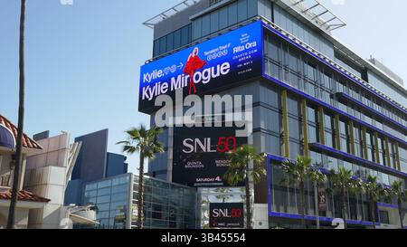 Los Angeles, California, USA 29 aprile 2025 Kylie Minogue Tension Tour Billboard and SNL 50 Saturday Night Live Quinta Brunson e Benson Boone Billboard al Pendry Hotel su Sunset Blvd il 29 aprile 2025 a Los Angeles, California, USA. Kylie Concert è il 2 maggio 2025 al Crypto.com Arena e questo è l'ultimo spettacolo degli Stati Uniti in questo tour. Foto di Barry King/Alamy Stock Photo Foto Stock