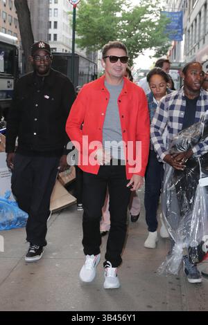 NEW YORK, NY - 29 APRILE 2025: L'attore Jeremy Renner partecipa alla proiezione speciale di MY NEXT BREATH, un documentario profondamente personale che racconta il suo viaggio di recupero in seguito a un pericoloso incidente con lo spazzaneve. La première si è svolta al Gramercy Theatre, con un mix di figure del settore, fan e media. Renner ha parlato apertamente di resilienza, forza mentale e gratitudine durante una sessione di domande e risposte post-screening. (FOTO: GIADA PAPINI RAMPELOTTO/EUROPANEWSWIRE). Foto Stock