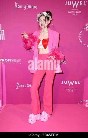 Klaudia Giez beim Grand Opening des neuen Deli und Eventlocation W66 a cura del Wild & Wiese im Museum für Kommunikation. Berlino, 29.04.2025 *** Klaudia Giez alla grande apertura della nuova gastronomia e location per eventi W66 di Wild Wiese al Museum for Communication Berlin, 29 04 2025 foto:Xn.xKubelkax/xFuturexImagex w66 5428 Foto Stock