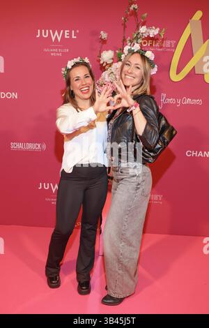 29.04.2025 , Sarah Tkotsch und Sina Tkotsch zum Grand Opening der Deli und Eventlocation W66 by Wild & Wiese, Museum für Kommunikation, Berlin, Berlin *** 29 04 2025 , Sarah Tkotsch e Sina Tkotsch alla grande apertura della gastronomia e location per eventi W66 by Wild Wiese, Museum for Communication, Berlin, Berlin Foto Stock