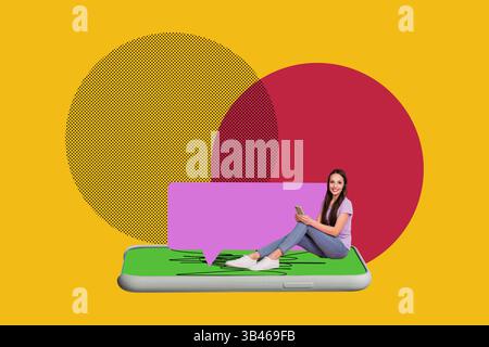 Collage di immagini banner di donna Sit gadget schermo utilizzando tecnologia moderna chattando su sfondo giallo Foto Stock