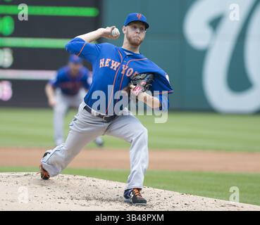 18 maggio 2014 - Washington, District of Columbia, Stati Uniti - il lanciatore dei New York Mets Zack Wheeler (45) lavora nel secondo inning contro i Washington Nationals al Nationals Park di Washington, DC domenica 18 maggio 2014. (Immagine di credito: ©Ron Sachs/CNP tramite filo ZUMA) Foto Stock