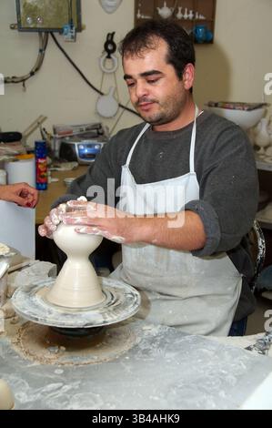18 maggio 2011 - ceramista che lavora nella ceramica, Provincia di Mu?la, Turchia (immagine di credito: © Andrey Nekrasov/ZUMA Wire/ZUMAPRESS.com) Foto Stock
