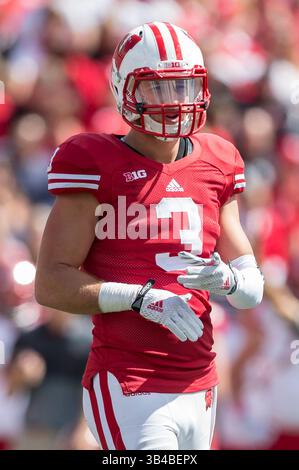 12 settembre 2015: La safety dei Wisconsin Badgers Tanner McEvoy n. 3 durante la partita di football NCAA tra i Miami (Ohio) Redhawks e i Wisconsin Badgers al Camp Randall Stadium di Madison, WISCONSIN. Wisconsin sconfisse Miami (Ohio) 58-0. John Fisher/CSM(immagine di credito: © John Fisher/CSM tramite cavo ZUMA) Foto Stock