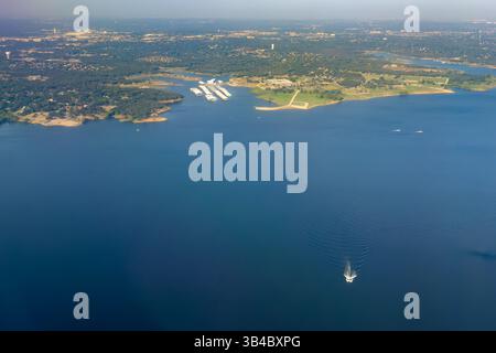 Vista aerea del lago Grapevine, a Grapevine, un sobborgo nord-occidentale di Dallas, Texas. Foto Stock