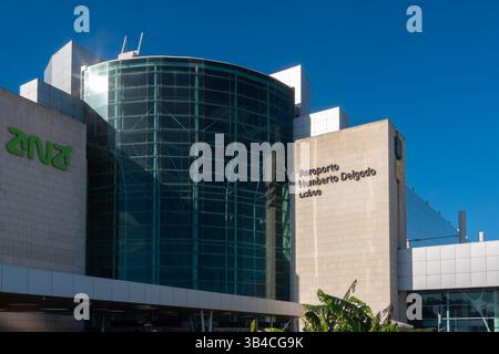 Aeroporto di Lisbona, Portogallo - 4 dicembre 2024, edificio dell'aeroporto Humberto Delgado vista esterna Foto Stock