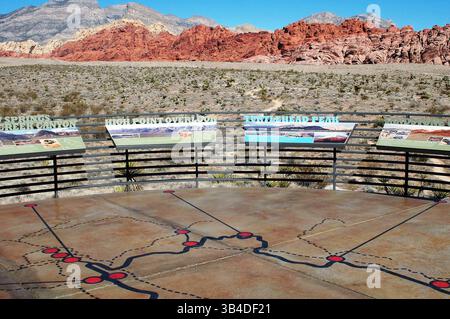 2 settembre 2015 - Las Vegas, Nevada, Stati Uniti d'America - Red Rock Canyon National Conservation area Visitor Center mostra interpretativa all'aperto 2 settembre 2015 vicino a Las Vegas, Nevada. (Immagine di credito: © Bob Wick/Planet Pix via ZUMA Wire) Foto Stock