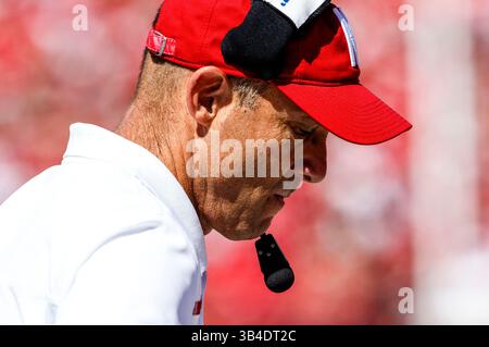 26 settembre 2015 - Lincoln, Nebraska. Stati Uniti - Nebraska Cornhuskers allenatore Mike Riley in azione durante una partita di football della NCAA Division 1 tra i Southern Mississippi Golden Eagles e i Nebraska Cornhuskers al Memorial Stadium di Lincoln, Nebraska ha vinto 36-28.presenze: 89.899.Michael Spomer/Cal Sport Media. (Immagine di credito: © Michael Spomer/CSM via ZUMA Wire) Foto Stock