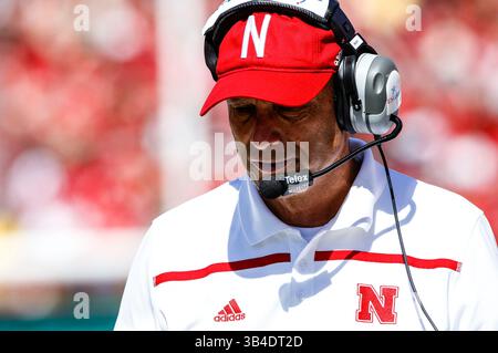 26 settembre 2015 - Lincoln, Nebraska. Stati Uniti - Nebraska Cornhuskers allenatore Mike Riley in azione durante una partita di football della NCAA Division 1 tra i Southern Mississippi Golden Eagles e i Nebraska Cornhuskers al Memorial Stadium di Lincoln, Nebraska ha vinto 36-28.presenze: 89.899.Michael Spomer/Cal Sport Media. (Immagine di credito: © Michael Spomer/CSM via ZUMA Wire) Foto Stock