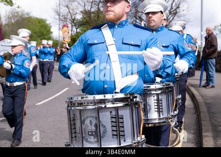 Lisburn, Irlanda del Nord - 21 aprile 2025: Pride of the Orange and Blue alla parata annuale del lunedì di Pasqua degli apprendisti di Derry. Foto Stock