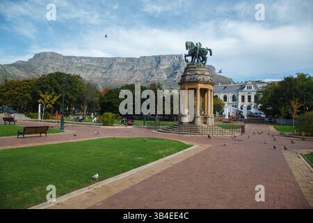 I giardini della compagnia, i monumenti commemorativi di Delville Wood, il museo dell'Africa meridionale di Iziko e il bellissimo paesaggio montano di Table Mountain a città del Capo, South A. Foto Stock