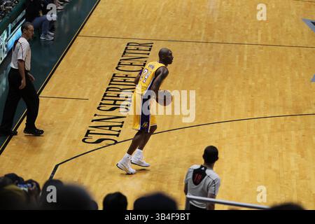 4 ottobre 2015 - la guardia dei Los Angeles Lakers Kobe Bryant #24 viene sparata durante l'azione pre-stagione tra i Los Angeles Lakers e gli Utah Jazz allo Stan Sheriff Center nel campus dell'Università delle Hawaii a Manoa a Honolulu, HI. - Michael Sullivan/CSM(immagine di credito: © Michael Sullivan/Cal Sport Media) Foto Stock
