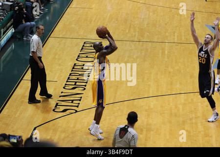 4 ottobre 2015 - la guardia dei Los Angeles Lakers Kobe Bryant #24 viene sparata durante l'azione pre-stagione tra i Los Angeles Lakers e gli Utah Jazz allo Stan Sheriff Center nel campus dell'Università delle Hawaii a Manoa a Honolulu, HI. - Michael Sullivan/CSM(immagine di credito: © Michael Sullivan/Cal Sport Media) Foto Stock