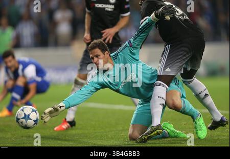 29 settembre 2015 - Na - Porto, 09.29.2015 - il Futebol Clube do Porto ha ricevuto stasera il Chelsea Football Club al Dragon Stadium in partita contando per la 2a giornata del girone G League campioni 2015/16. Begovic (immagine di credito: © Pedro Correia/Global Imagens via ZUMA Press/ZUMAPRESS.com) Foto Stock